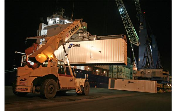 Transporte marítimo de contenedores insonorizados